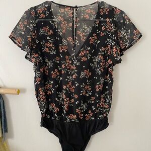 Mi Ami blouse bodysuit. Floral pattern. EUC